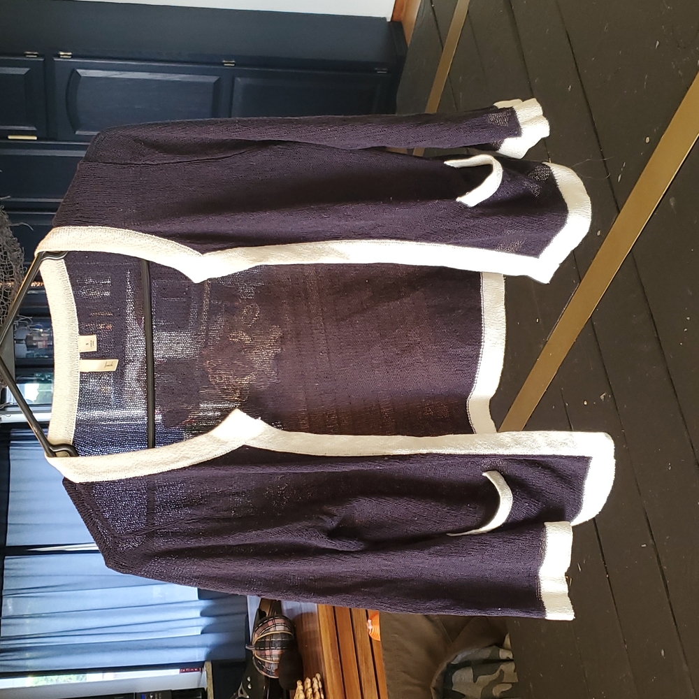 Frenchi blue and white top